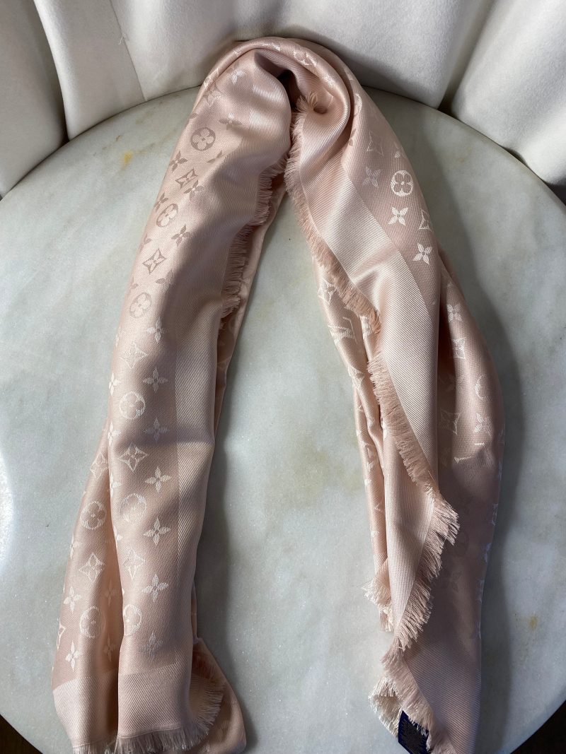 Louis Vuitton Rose Poudre Monogram Wool Scarf - Barde - Image 2