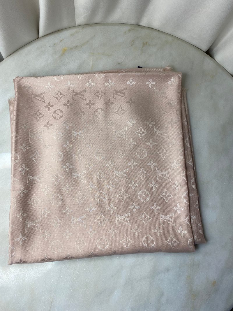 Louis Vuitton Rose Poudre Monogram Wool Scarf - Barde - Image 5