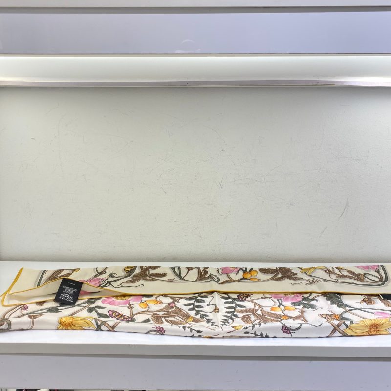 Gucci Off White Flower Print Silk Square Scarf - Barde - Image 5