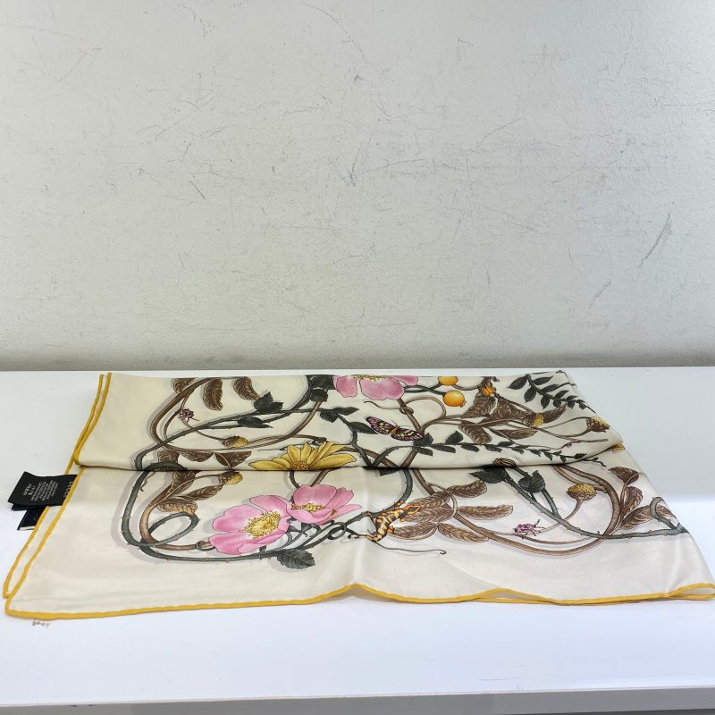 Gucci Off White Flower Print Silk Square Scarf - Barde - Image 6